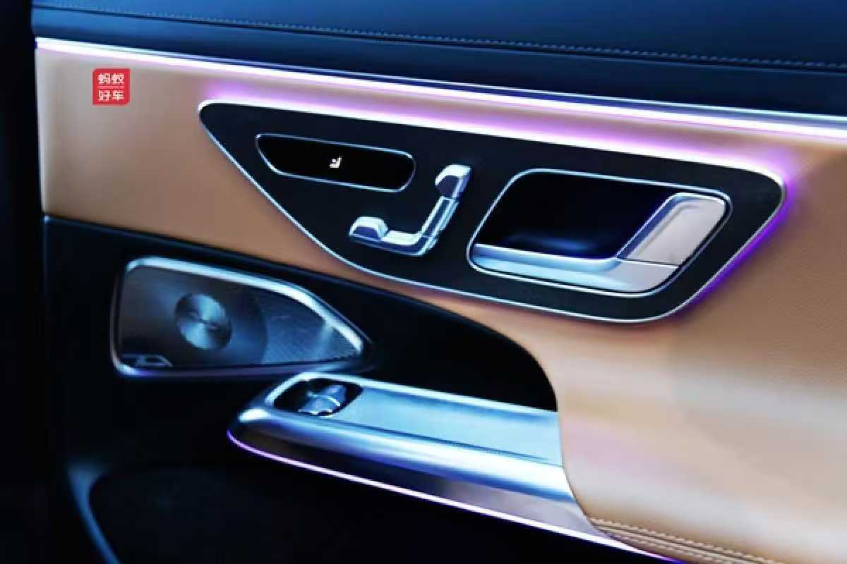 
								Mercedes-Benz E300L 2024 full									