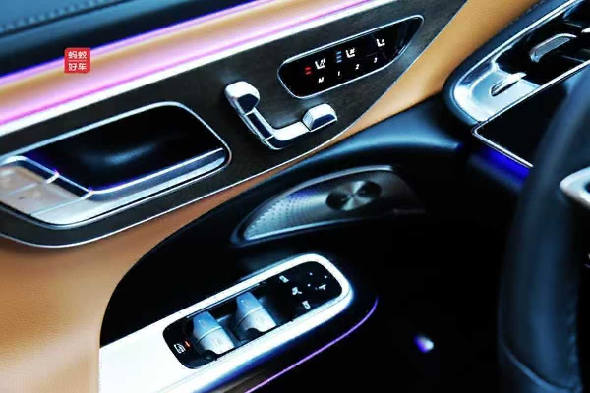 
								Mercedes-Benz E300L 2024 full									