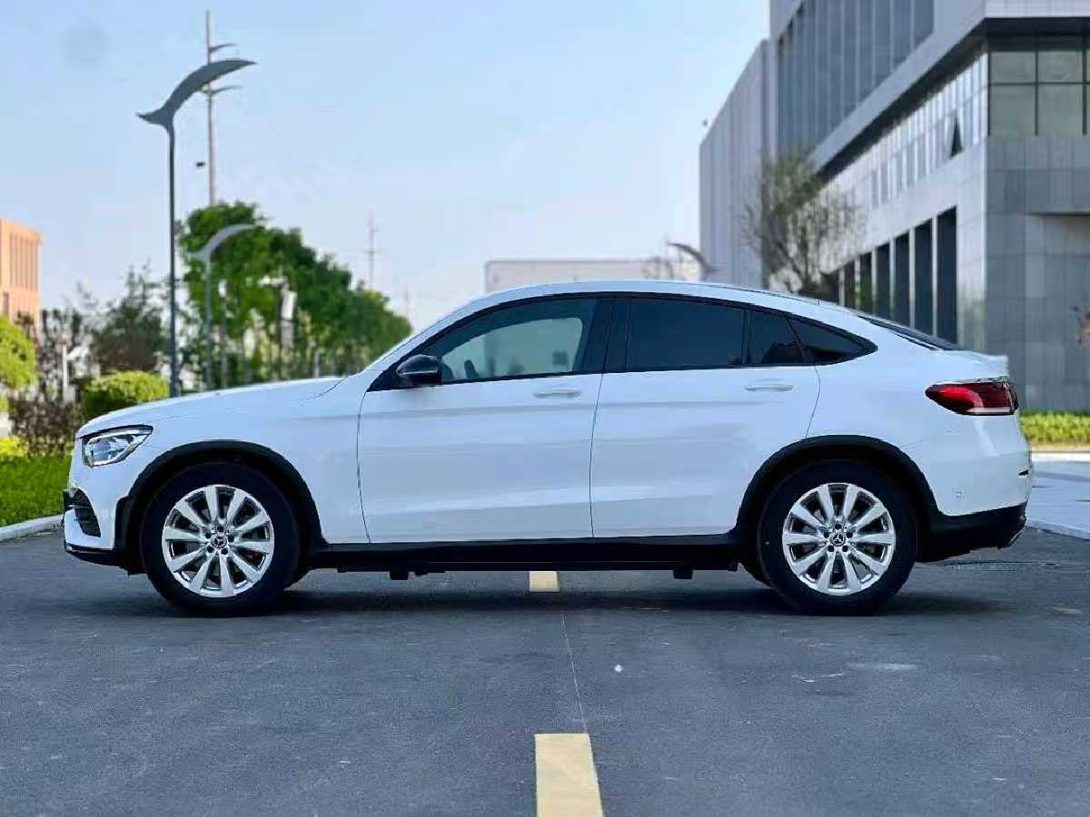 
								Mercedes-Benz GLC260L 4MATIC 2021 full									