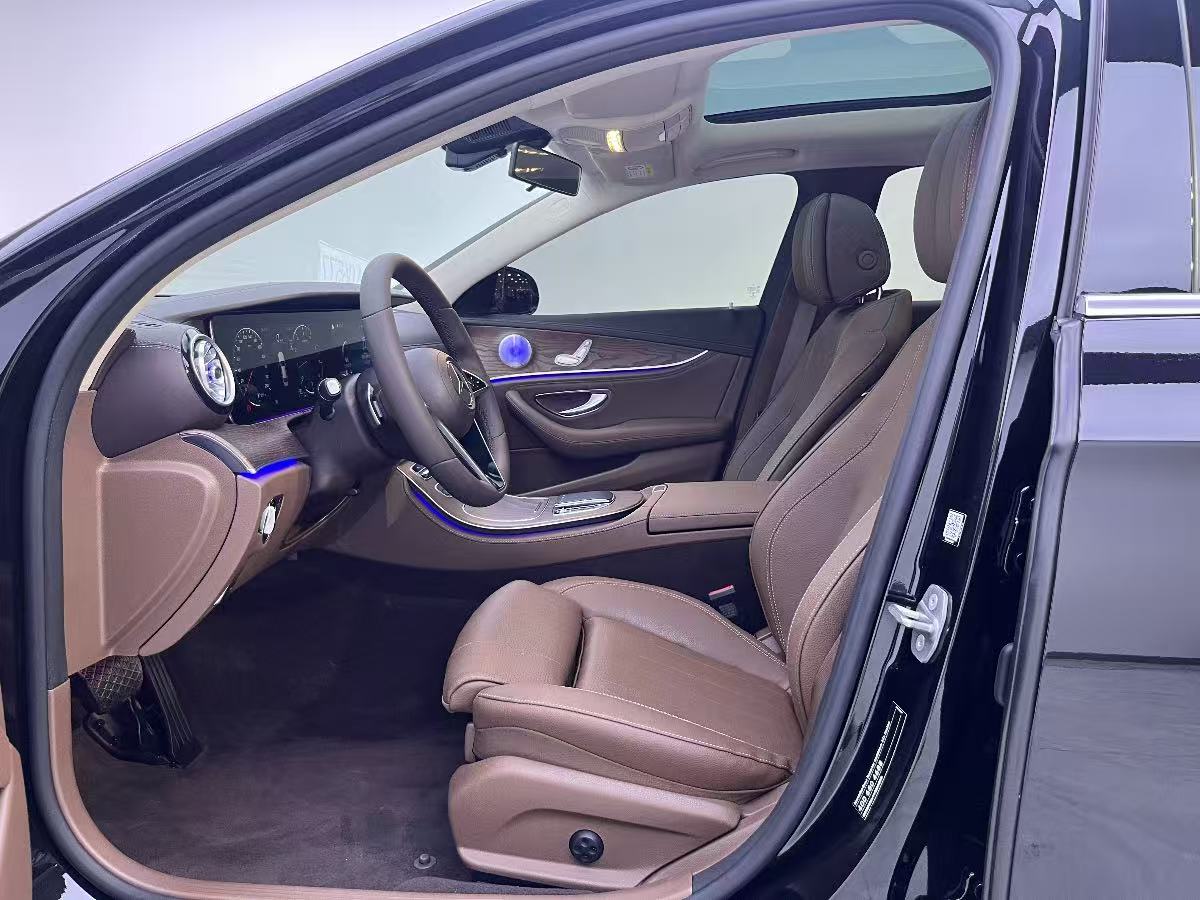 
								Mercedes-Benz E260L 2023 full									