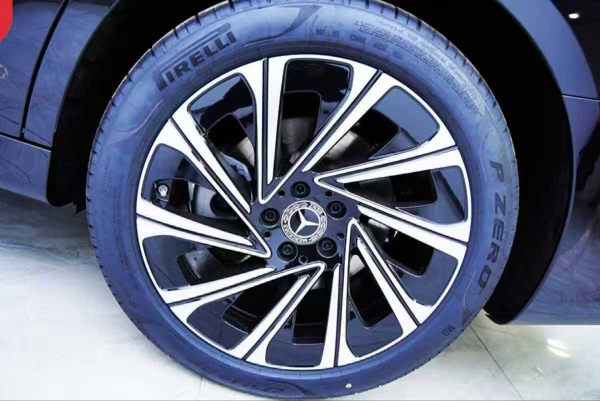 
								Mercedes-Benz E300L 2024 full									