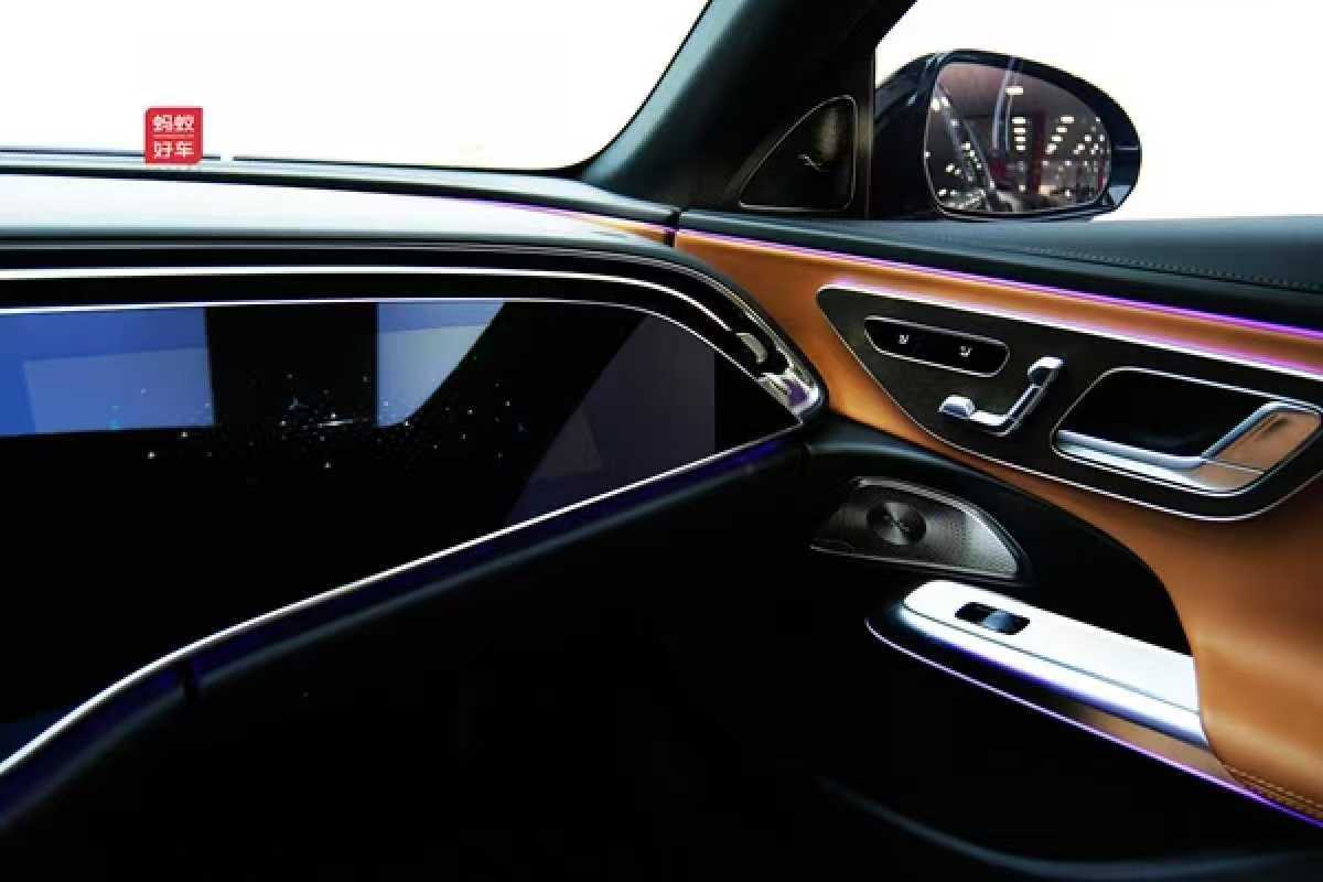 
								Mercedes-Benz E300L 2024 full									