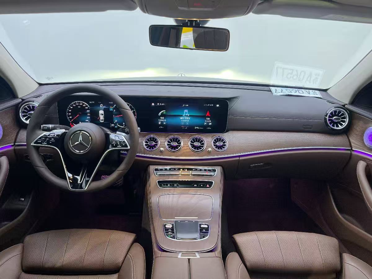 
								Mercedes-Benz E260L 2023 full									
