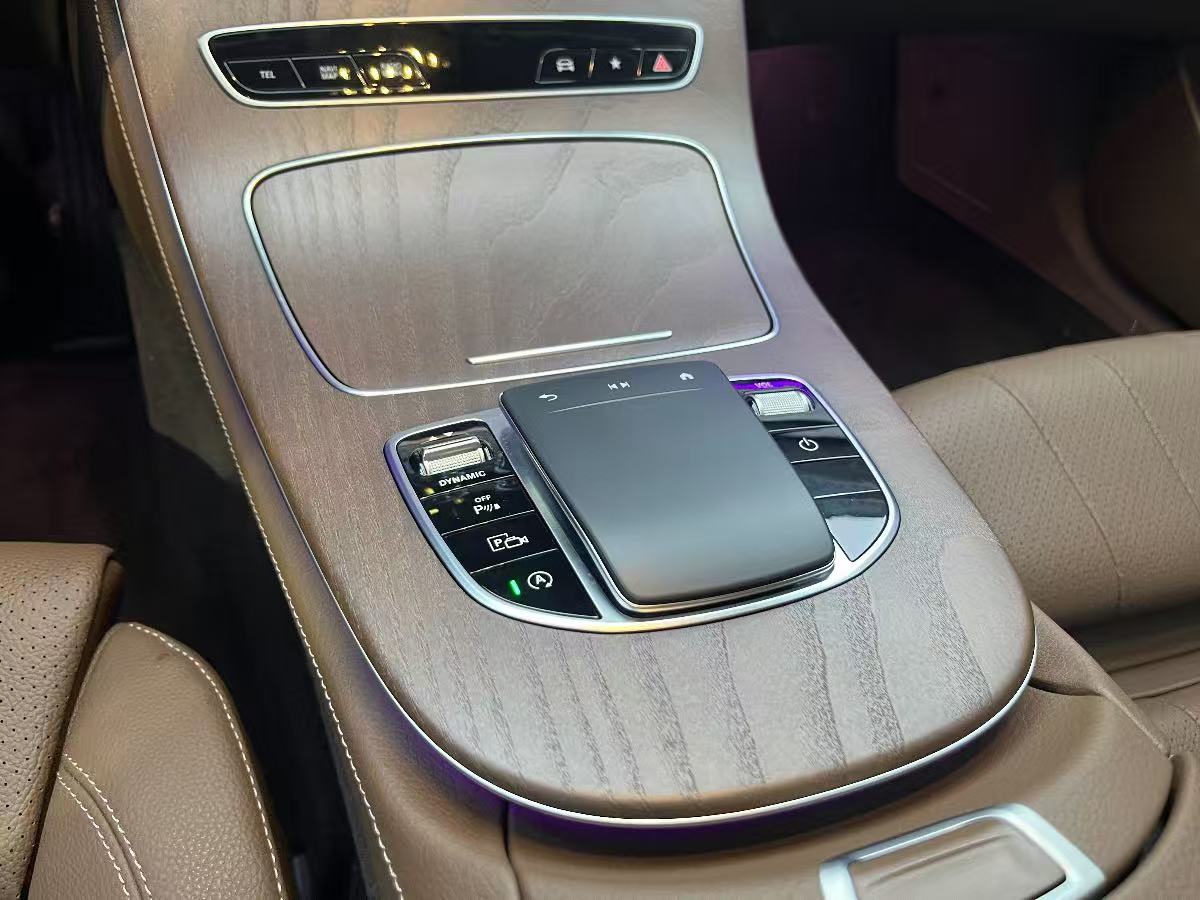 
								Mercedes-Benz E260L 2023 full									