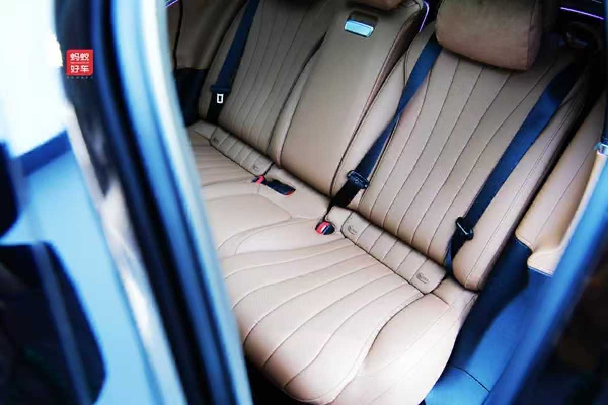
								Mercedes-Benz E300L 2024 full									