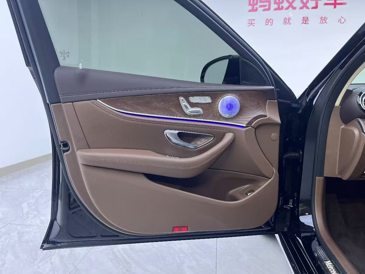 
								Mercedes-Benz E260L 2023 full									