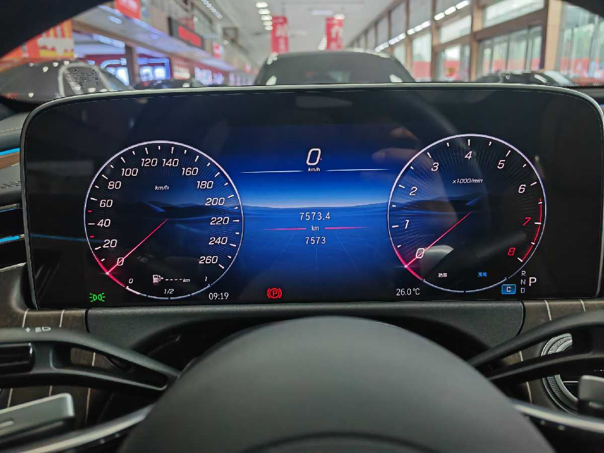 
								Mercedes-Benz E300L 2025 full									