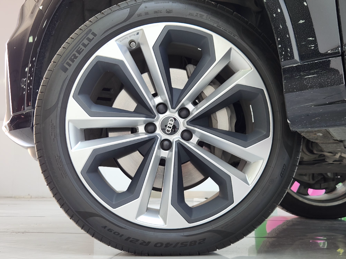 
								Audi Q7 2021 full									