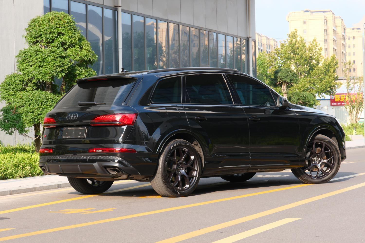 
								Audi Q7 2025 full									