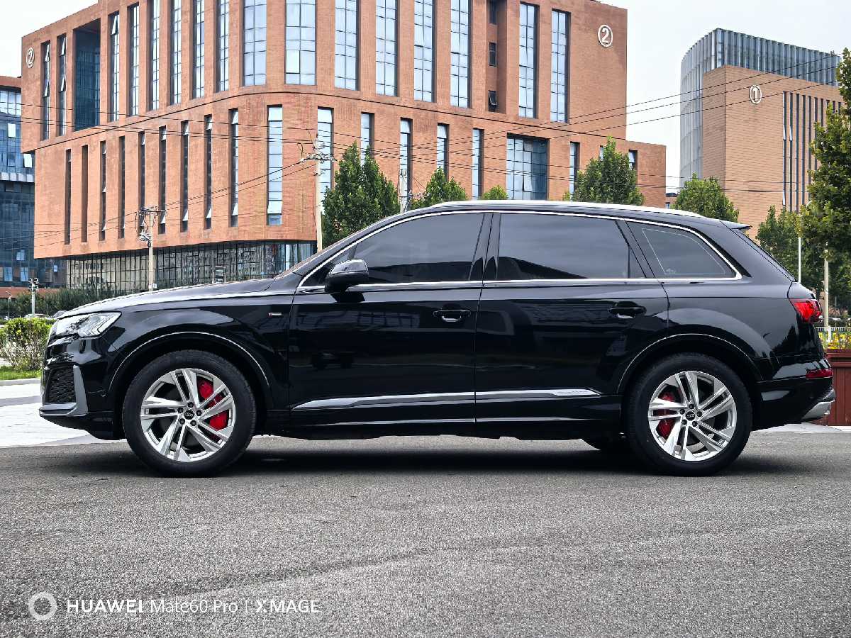 
								Audi Q7 2023 full									