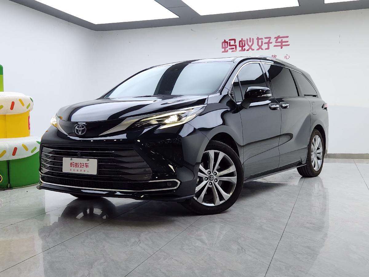 
								Toyota SIENNA 2023 full									