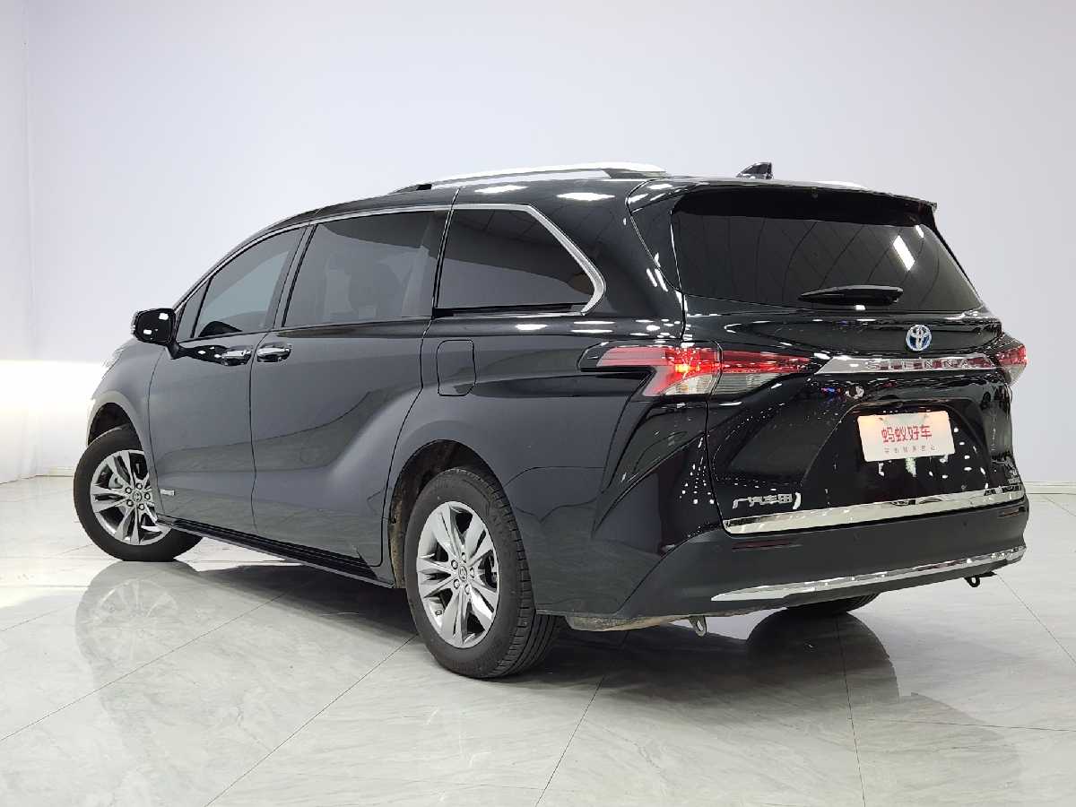 
								Toyota SIENNA 2023 full									