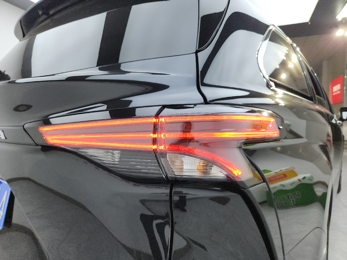 
								Toyota SIENNA 2023 full									